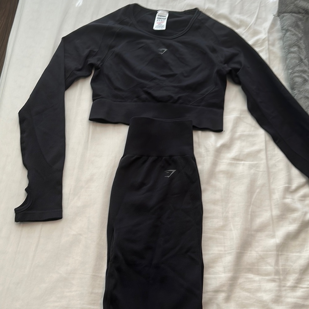 Gymshark long sleeve crop top and leggings pair